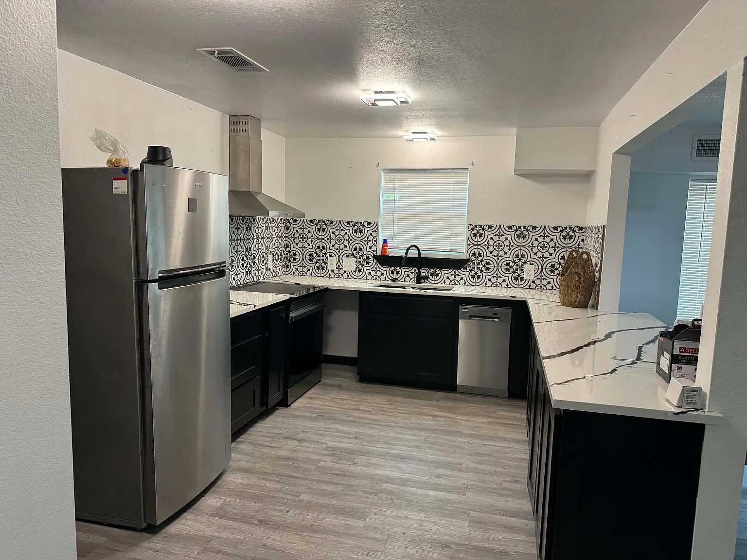 3 bed, 2864 sqft, $2,500 — Photo 2
