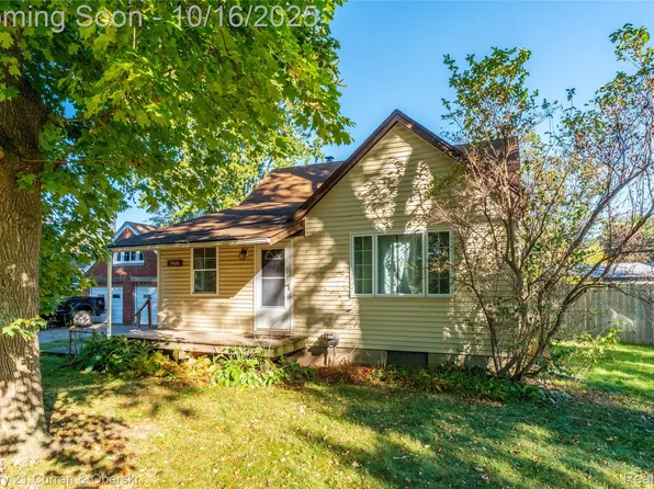 19680 Hilton Dr, Southfield, MI 48075