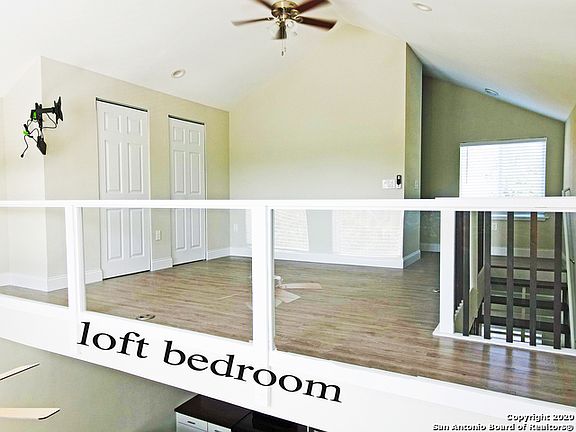 5th image of 225 E Mistletoe Ave