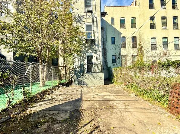 1072 Putnam Avenue image 12 of 12