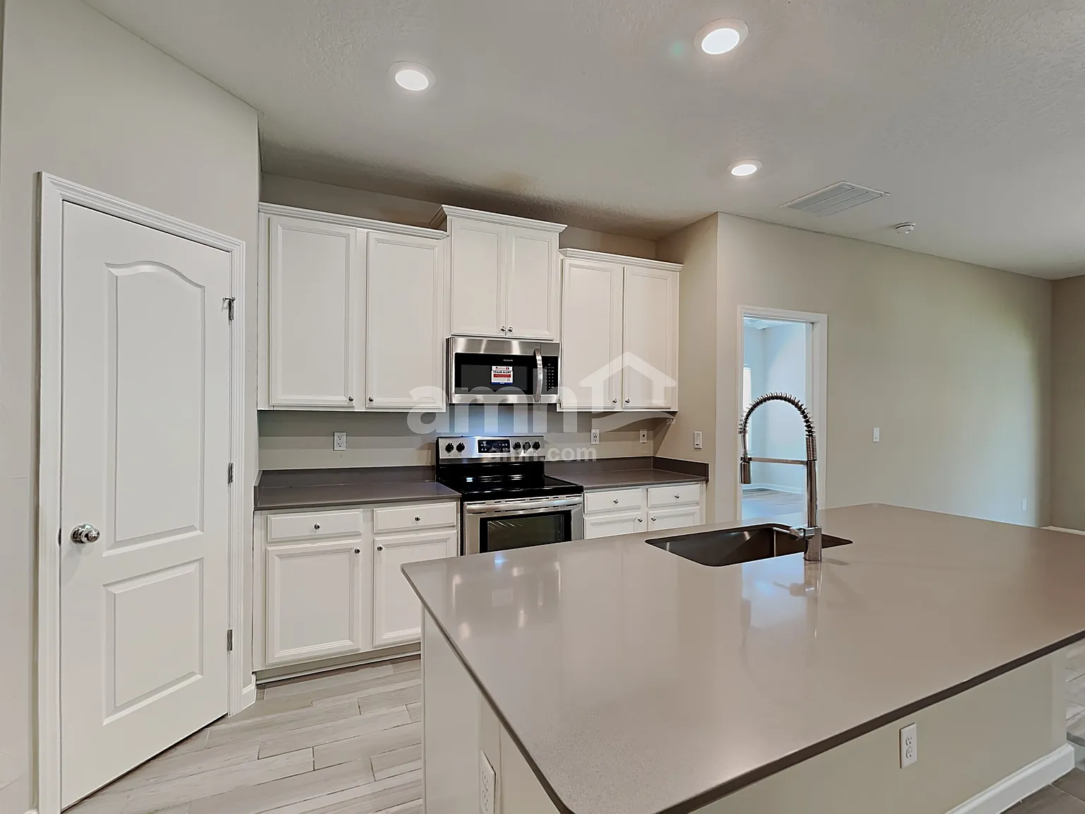 3 bed, 2.0 bath, 1544 sqft, $2,115 — Photo 3