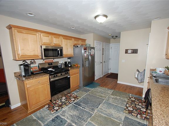 4th image of 784 Elmwood Dr