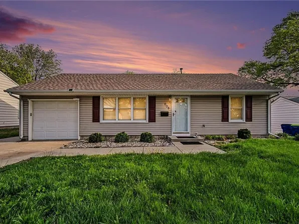 608 NE 67th St, Gladstone, MO 64118