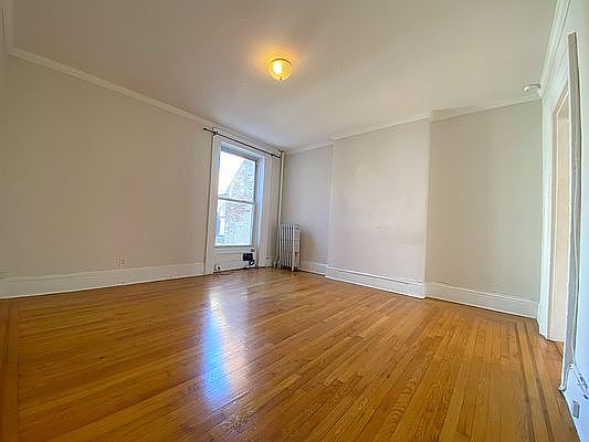2nd image of 127 Noble St Floor 2