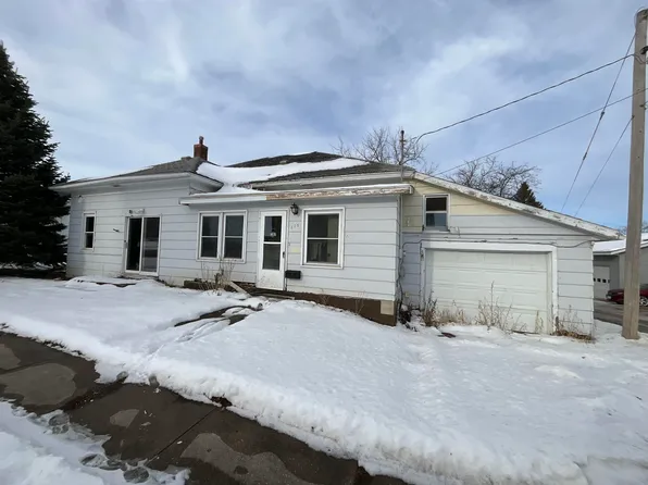 205 E Main St, West Union, IA 52175