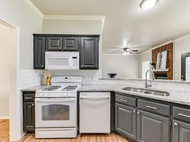 1829 Courtney Ln — Photo 17