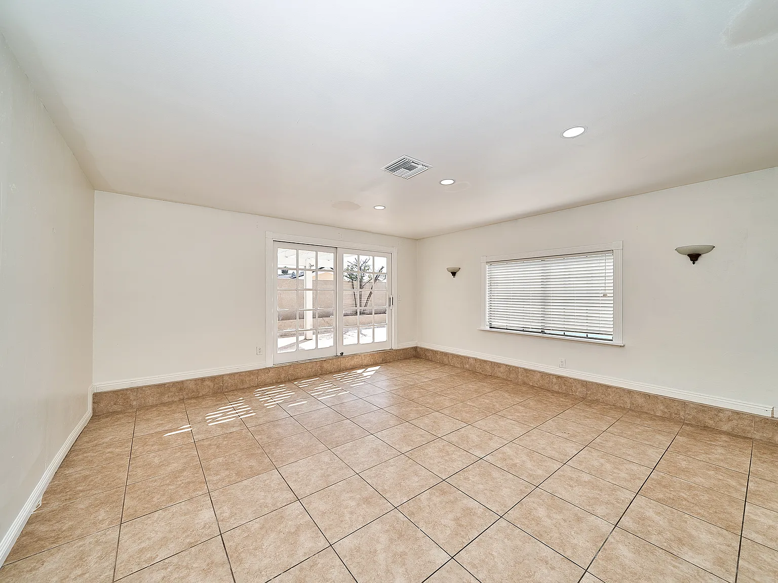 3 bed, 1240 sqft, $3,580 — Photo 4