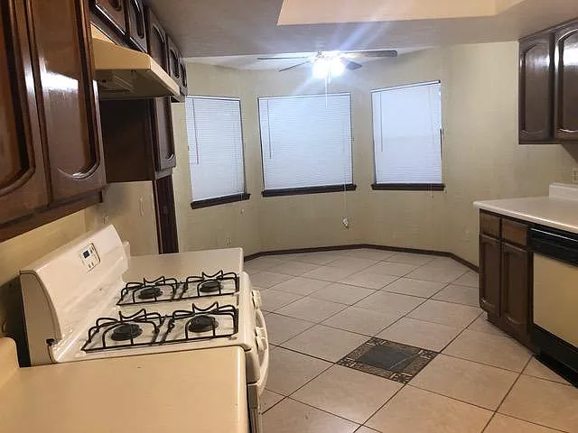 744 Cresta Mira Dr — Photo 14