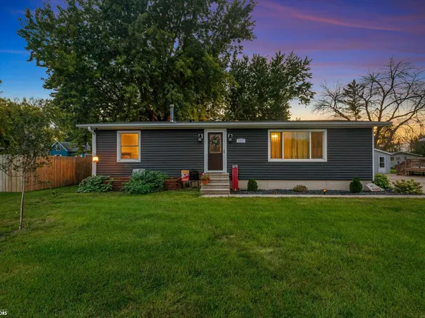 140 Seymour Ave, Garner, IA 50438
