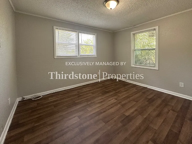 1853 W 6th St — Photo 8