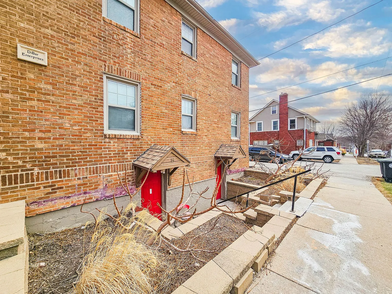 University Place Apartments — Photo 3