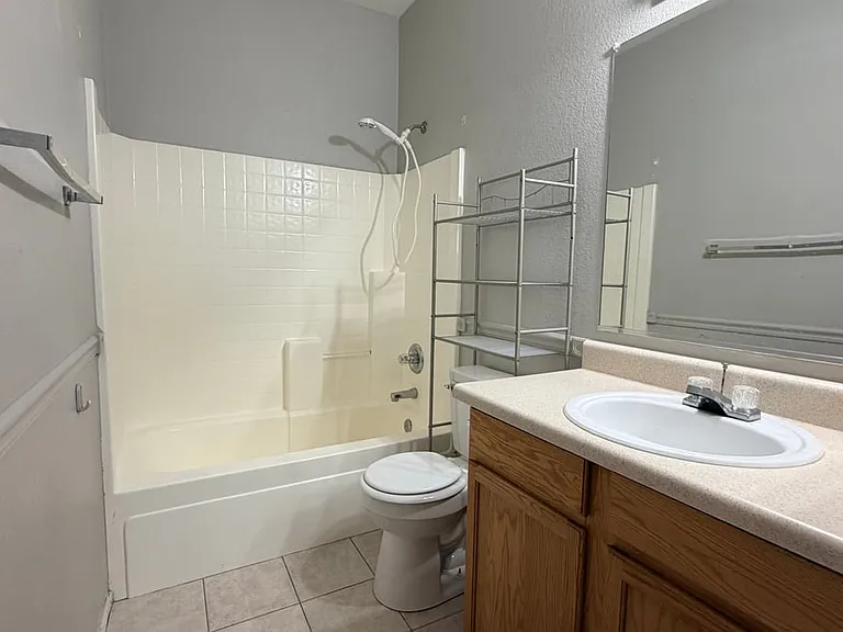 689 E Springfield Pl — Photo 15
