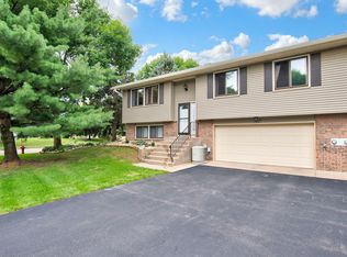 5937 Fernwood St, Shoreview, MN 55126
