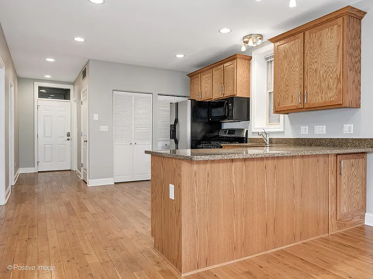 3247 S Emerald Ave #3-F — Photo 4