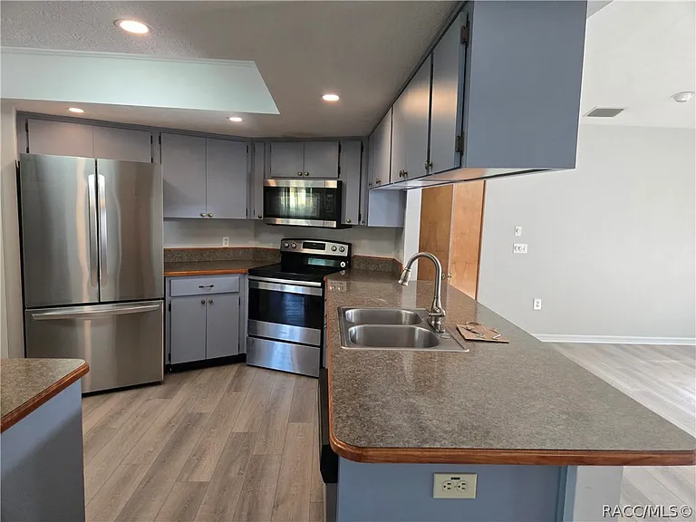 8288 W Barry Ct — Photo 4