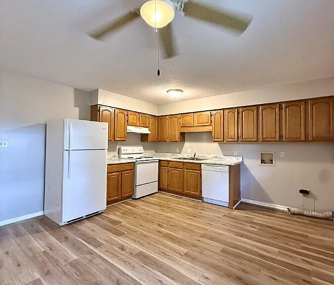 101 Woodhouse Ln #D — Photo 4