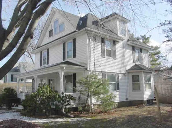 92 Lake St, South Kingstown, RI 02879