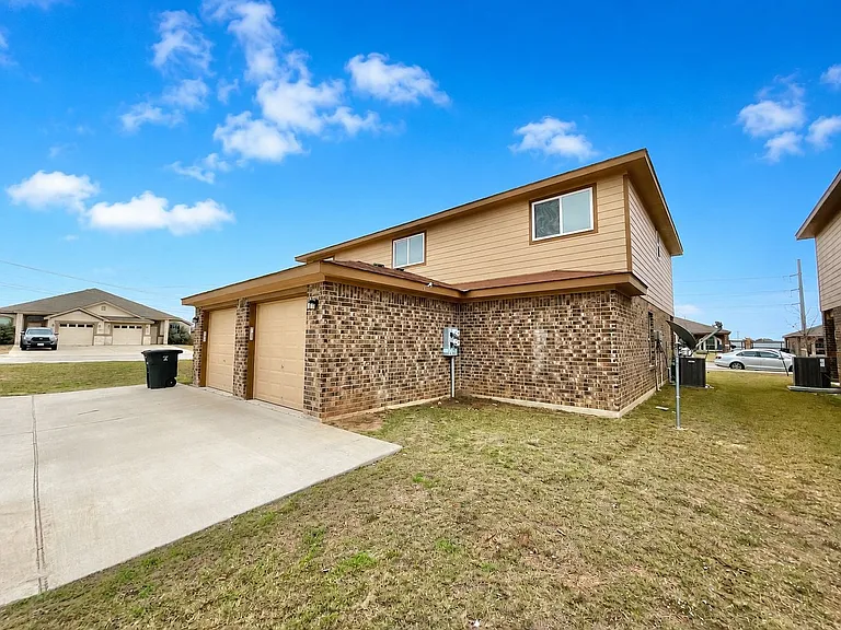 6701 University Village Way — Photo 24
