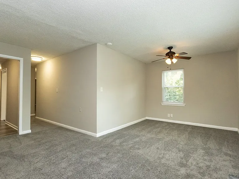 305 Sunrise Ln #B — Photo 5