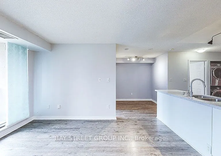 7 Lorraine Dr #1701 — Photo 5