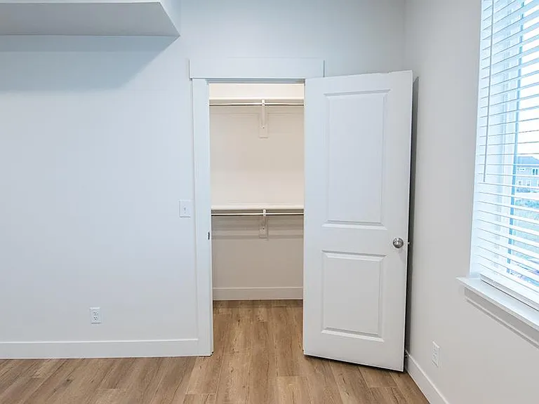 TRAIL HOLLOW APARTMENTS — Photo 20
