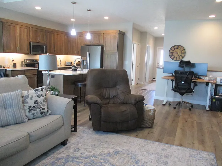 177 N Canterbury Cir — Photo 11