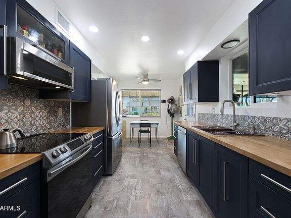 3rd image of 10204 W MISSION Lane