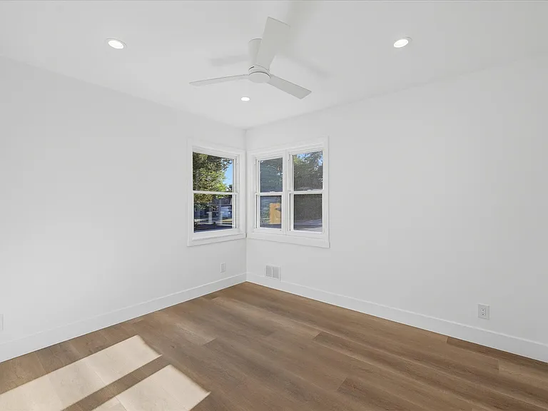 2741 S Jackson St — Photo 15