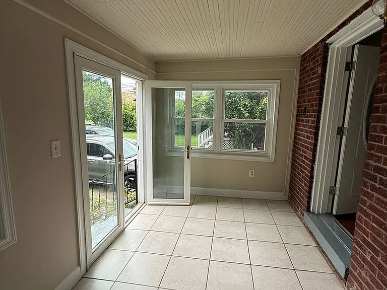 8507 Potomac Ave — Photo 3
