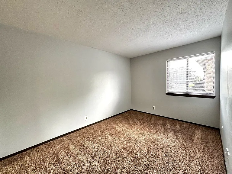 Breckenridge Davenport Apartments — Photo 37