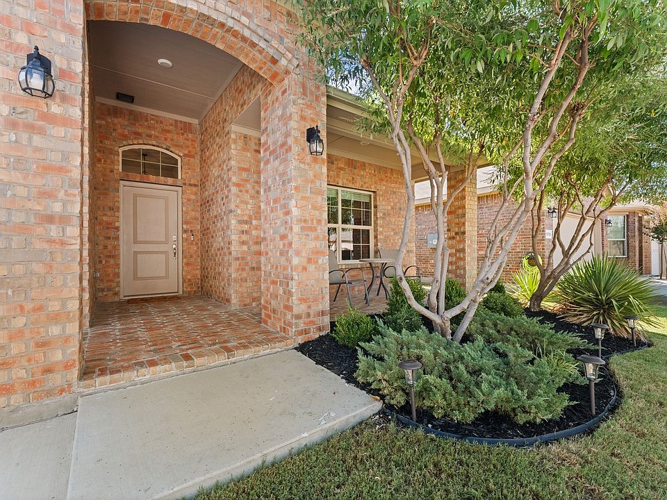 1st image of 15736 Redgrave Dr