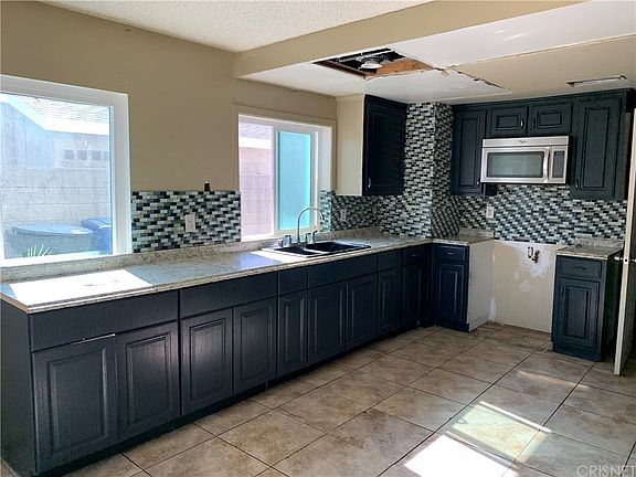 3rd image of 1428 N San Diego Pl
