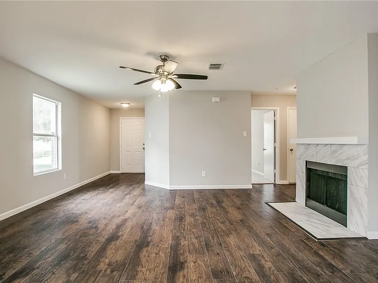 708 Claiborn Ln — Photo 2
