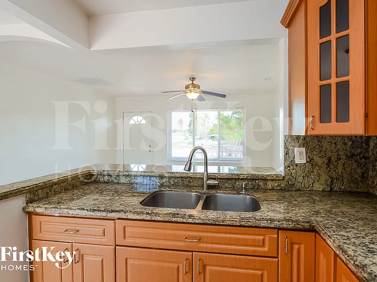 6820 SW 16th Ct — Photo 5
