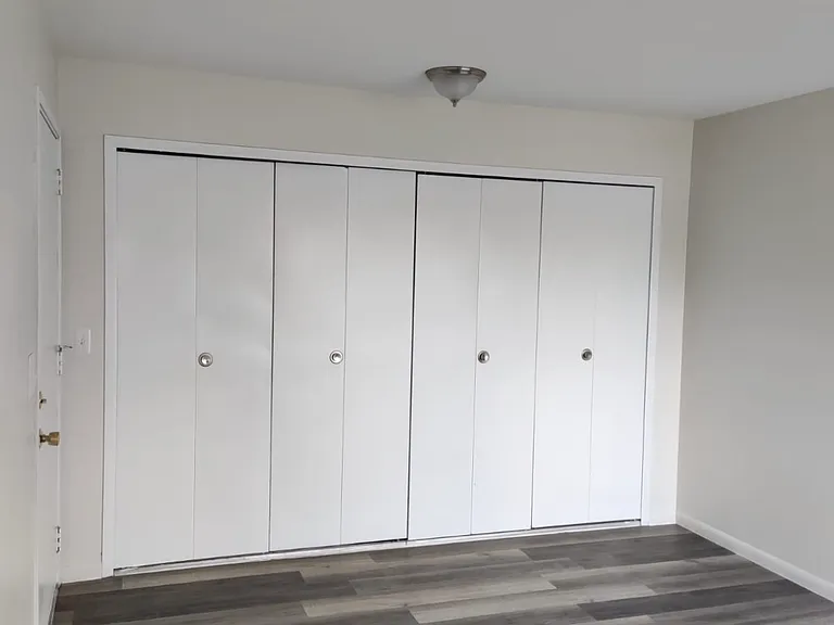 Brownstown Square Apartments — Photo 11