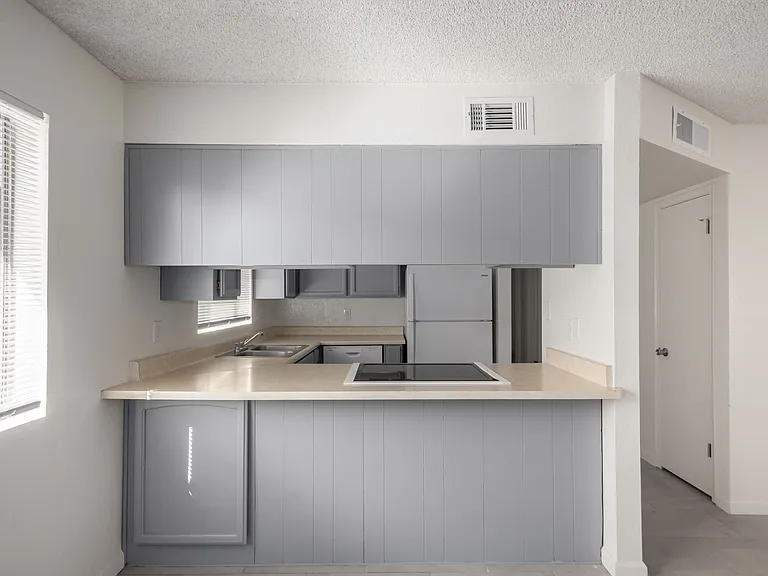 615 N Arrowhead Dr — Photo 11