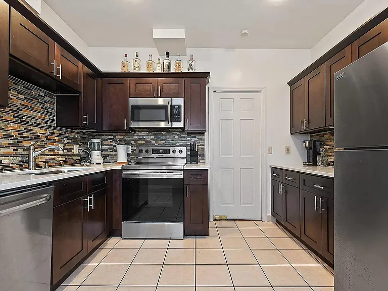 1102 Washington Ave — Photo 16