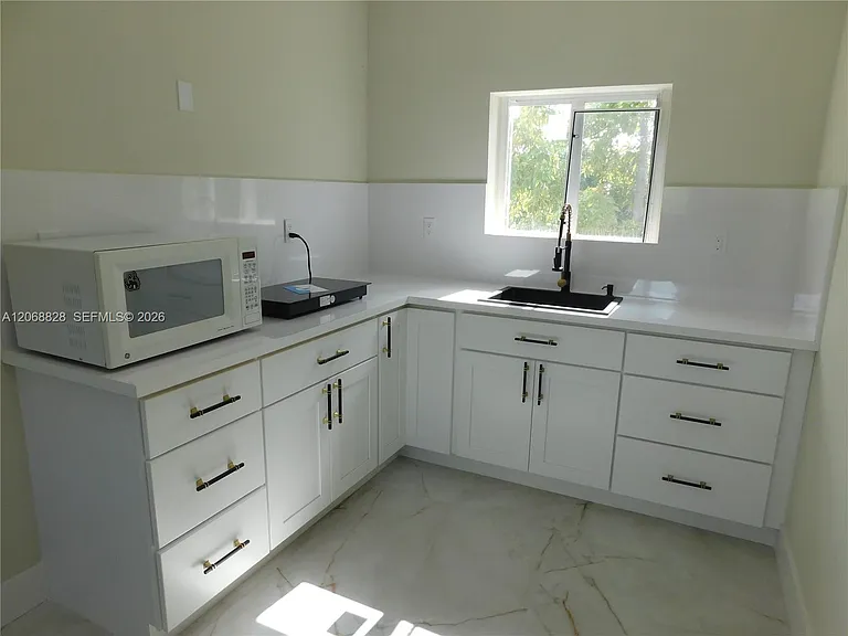 1851 NW 32nd Ave #B31 — Photo 16