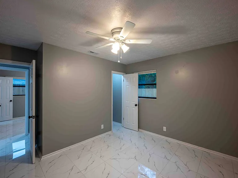 7441 Sandhurst Rd S — Photo 20