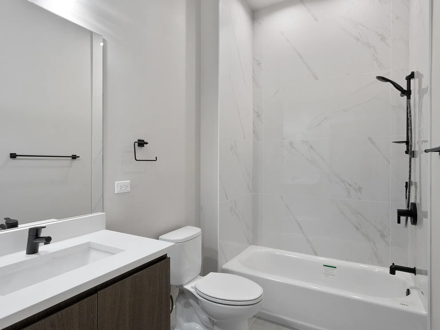 3 bed, 1040 sqft, $3,600 — Photo 4