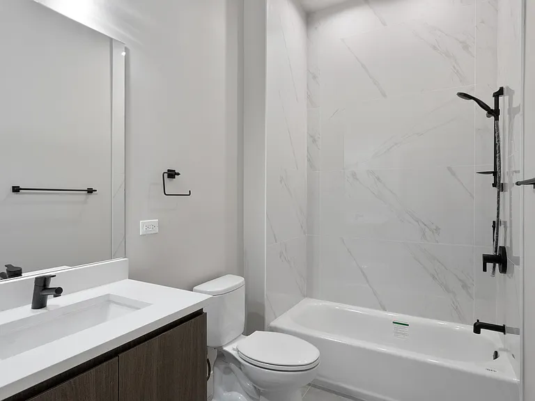 2505 W Farragut Ave #407 — Photo 4