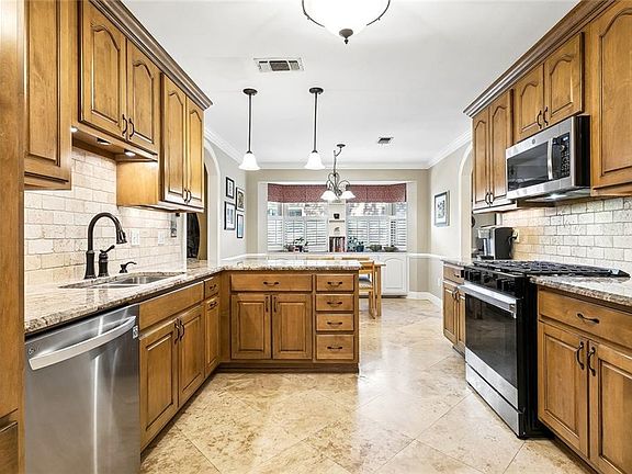 5th image of 8804 Rosecrest Ln