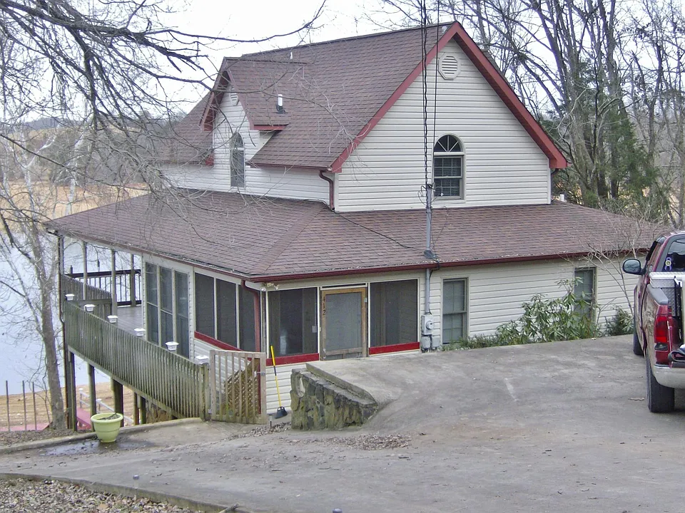 412 Haw Ridge Dock Rd