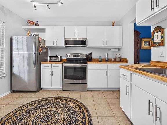 2nd image of 2104 Retreat Ct
