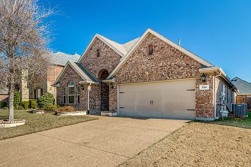 704 Thetford Ln Photo 1