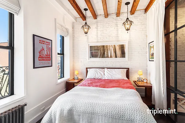 Sold by Triplemint | media 5