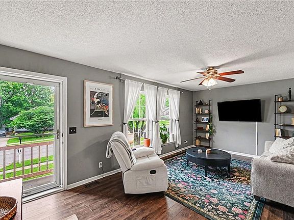 5th image of 704 Woodson St