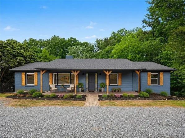 3927 Beacon Dr, Winston Salem, NC 27106