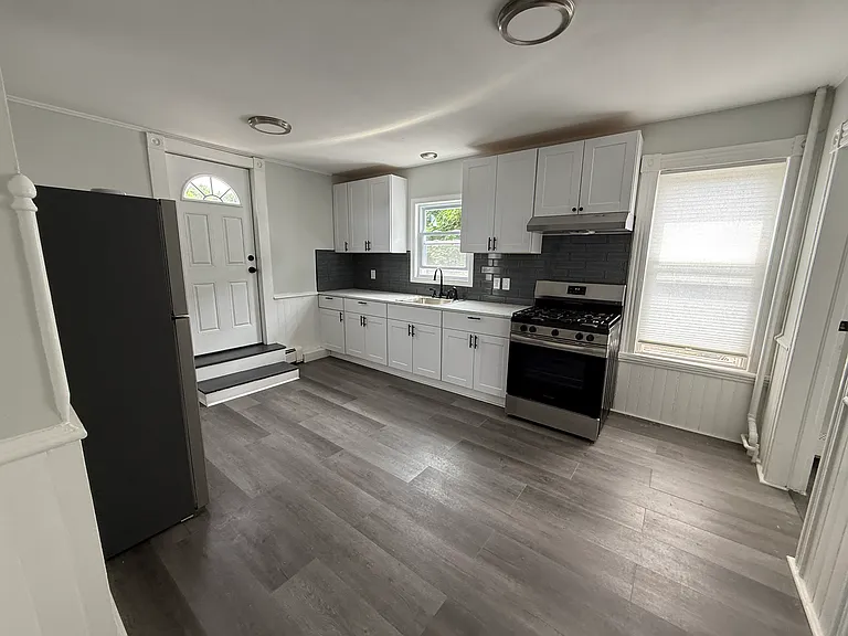 Kitchen additional pic