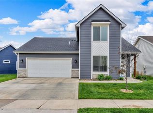 401 N Daylily Dr, Lawrence, KS 66049